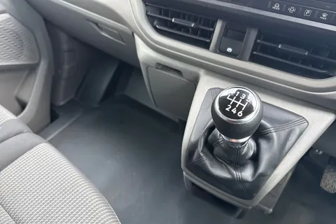 MF25HTZ Volkswagen Transporter 2.0 TDI 110 Commerce Plus Van Thumbnail #20