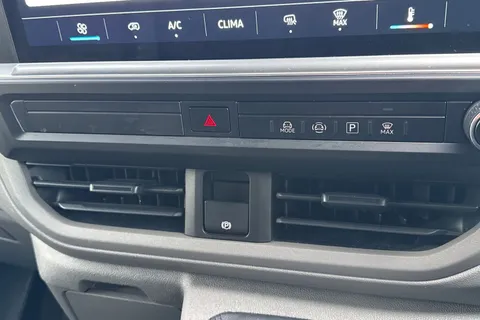 MF25HTZ Volkswagen Transporter 2.0 TDI 110 Commerce Plus Van Thumbnail #32