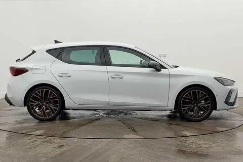 KM75HRG CUPRA Leon 1.5 eHybrid 204 V3 5dr DSG ** DELIVERY MILEAGE** Thumbnail #4