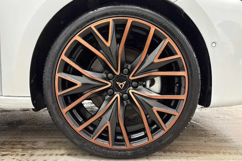 KM75HRG CUPRA Leon 1.5 eHybrid 204 V3 5dr DSG ** DELIVERY MILEAGE** Thumbnail #5