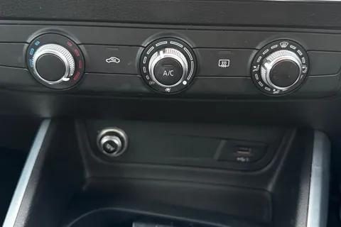 KM19GWX Audi Q2 1.6 TDI 30 Sport Euro 6 (s/s) 5dr Thumbnail #22