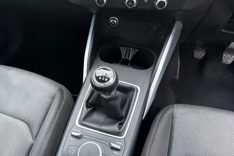 KM19GWX Audi Q2 1.6 TDI 30 Sport Euro 6 (s/s) 5dr Thumbnail #23