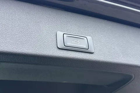 KM19GWX Audi Q2 1.6 TDI 30 Sport Euro 6 (s/s) 5dr Thumbnail #32