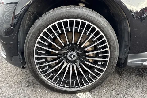 KM73OEU Mercedes-Benz Eqc EQC 400 80kWh AMG Line (Premium) Auto 4MATIC 5dr Thumbnail #11