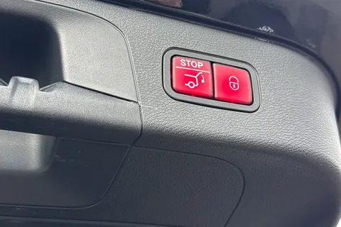 KM73OEU Mercedes-Benz Eqc EQC 400 80kWh AMG Line (Premium) Auto 4MATIC 5dr Thumbnail #38