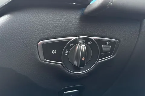 KM73OEU Mercedes-Benz Eqc EQC 400 80kWh AMG Line (Premium) Auto 4MATIC 5dr Thumbnail #46