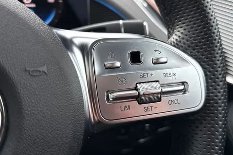 KM73OEU Mercedes-Benz Eqc EQC 400 80kWh AMG Line (Premium) Auto 4MATIC 5dr Thumbnail #47