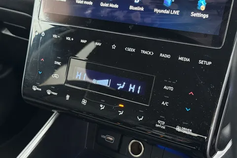 CJ72VVZ Hyundai Tucson 1.6 TGDi Plug-in Hybrid Ultimate 5dr 4WD Auto Thumbnail #22