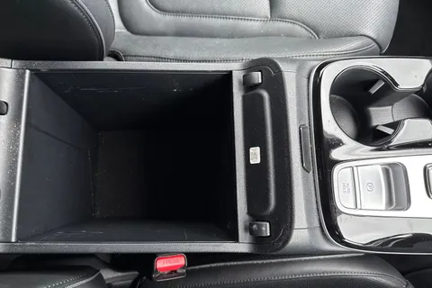 CJ72VVZ Hyundai Tucson 1.6 TGDi Plug-in Hybrid Ultimate 5dr 4WD Auto Thumbnail #44