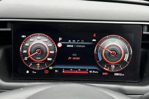 CJ72VVZ Hyundai Tucson 1.6 TGDi Plug-in Hybrid Ultimate 5dr 4WD Auto Thumbnail #49