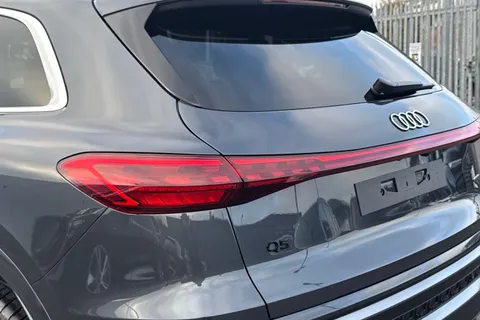 Audi Q5 2.0 TDI S line S Tronic quattro Euro 6 (s/s) 5dr Thumbnail #8