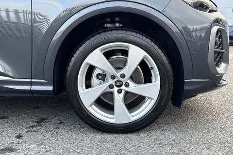 Audi Q5 2.0 TDI S line S Tronic quattro Euro 6 (s/s) 5dr Thumbnail #10