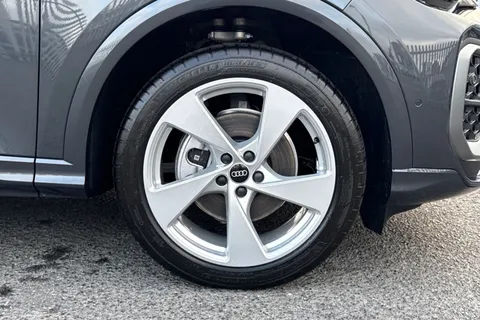 Audi Q5 2.0 TDI S line S Tronic quattro Euro 6 (s/s) 5dr Thumbnail #11