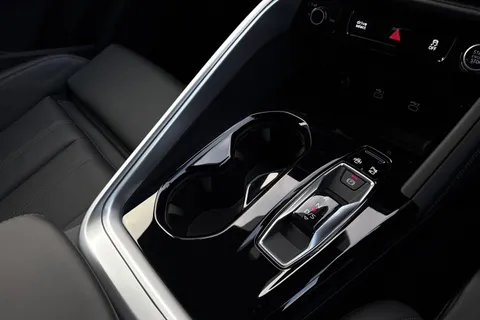 Audi Q5 2.0 TDI S line S Tronic quattro Euro 6 (s/s) 5dr Thumbnail #23