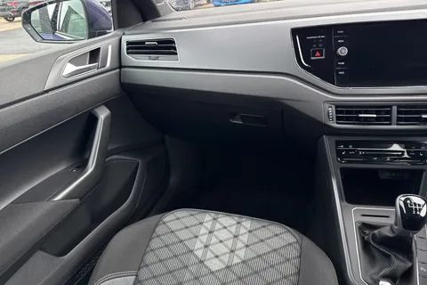 MK73NVV Volkswagen Polo 1.0 TSI R-Line 5dr **HEATED SEATS, REAR CAM, 17' BERGAMOS** Thumbnail #15