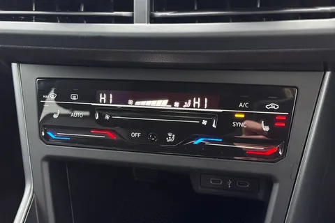 MK73NVV Volkswagen Polo 1.0 TSI R-Line 5dr **HEATED SEATS, REAR CAM, 17' BERGAMOS** Thumbnail #19