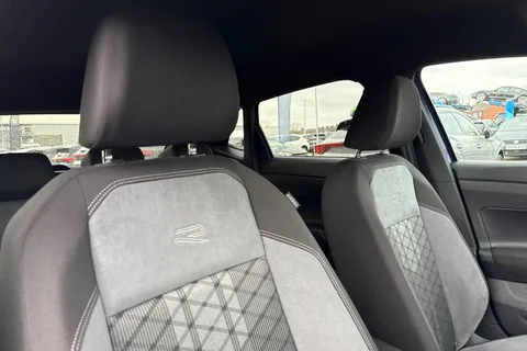 MK73NVV Volkswagen Polo 1.0 TSI R-Line 5dr **HEATED SEATS, REAR CAM, 17' BERGAMOS** Thumbnail #21