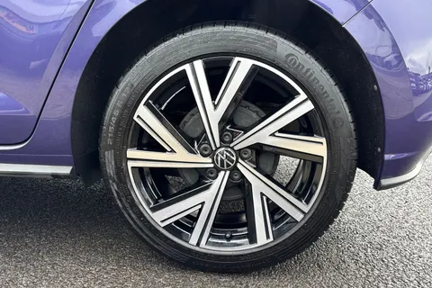 MK73NVV Volkswagen Polo 1.0 TSI R-Line 5dr **HEATED SEATS, REAR CAM, 17' BERGAMOS** Thumbnail #22