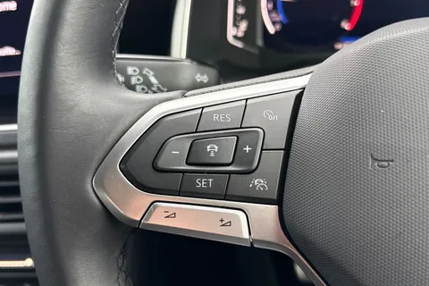 MK73NVV Volkswagen Polo 1.0 TSI R-Line 5dr **HEATED SEATS, REAR CAM, 17' BERGAMOS** Thumbnail #32