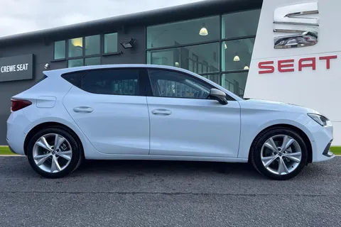 DK75VLY SEAT Leon 1.5 eTSI MHEV FR DSG Euro 6 (s/s) 5dr Thumbnail #4