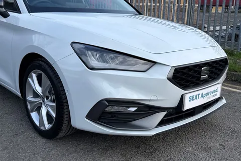 DK75VLY SEAT Leon 1.5 eTSI MHEV FR DSG Euro 6 (s/s) 5dr Thumbnail #9