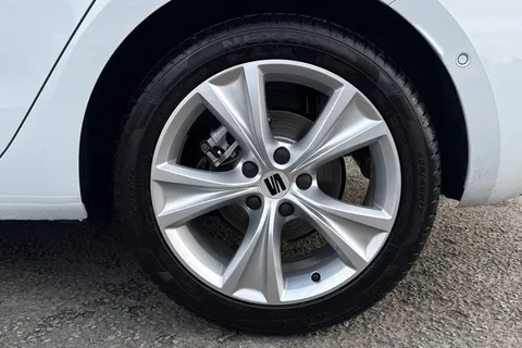 DK75VLY SEAT Leon 1.5 eTSI MHEV FR DSG Euro 6 (s/s) 5dr Thumbnail #11