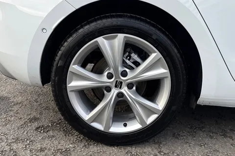 DK75VLY SEAT Leon 1.5 eTSI MHEV FR DSG Euro 6 (s/s) 5dr Thumbnail #12