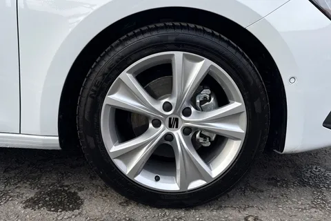 DK75VLY SEAT Leon 1.5 eTSI MHEV FR DSG Euro 6 (s/s) 5dr Thumbnail #13