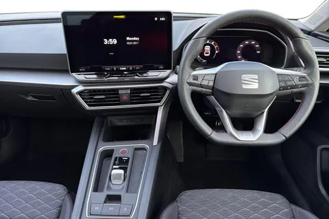 DK75VLY SEAT Leon 1.5 eTSI MHEV FR DSG Euro 6 (s/s) 5dr Thumbnail #18