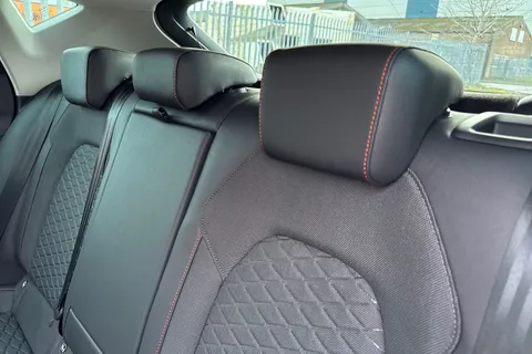 DK75VLY SEAT Leon 1.5 eTSI MHEV FR DSG Euro 6 (s/s) 5dr Thumbnail #19