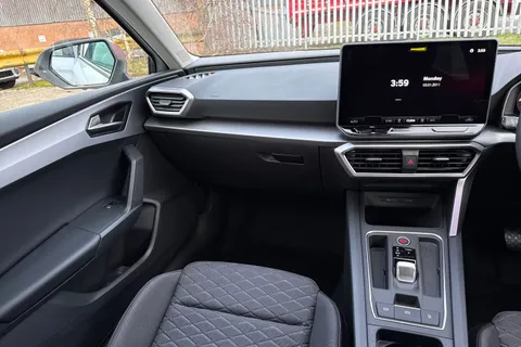 DK75VLY SEAT Leon 1.5 eTSI MHEV FR DSG Euro 6 (s/s) 5dr Thumbnail #20