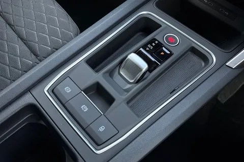 DK75VLY SEAT Leon 1.5 eTSI MHEV FR DSG Euro 6 (s/s) 5dr Thumbnail #23