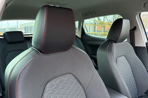 DK75VLY SEAT Leon 1.5 eTSI MHEV FR DSG Euro 6 (s/s) 5dr Thumbnail #24