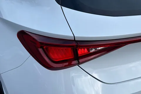 DK75VLY SEAT Leon 1.5 eTSI MHEV FR DSG Euro 6 (s/s) 5dr Thumbnail #28