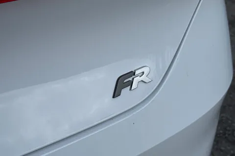 DK75VLY SEAT Leon 1.5 eTSI MHEV FR DSG Euro 6 (s/s) 5dr Thumbnail #30