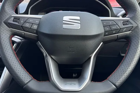 DK75VLY SEAT Leon 1.5 eTSI MHEV FR DSG Euro 6 (s/s) 5dr Thumbnail #36