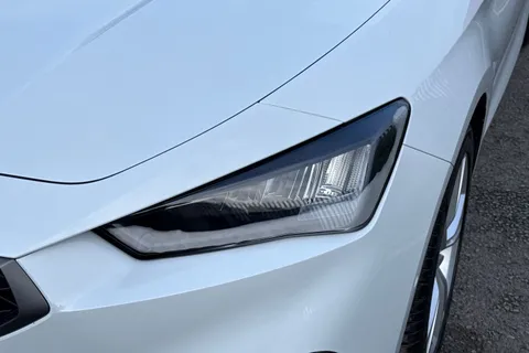 DK75VLY SEAT Leon 1.5 eTSI MHEV FR DSG Euro 6 (s/s) 5dr Thumbnail #39