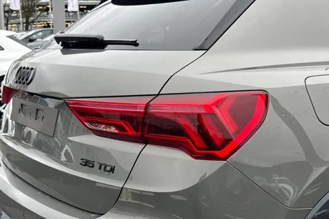  Audi Q3 2.0 TDI 35 Black Edition S Tronic Euro 6 (s/s) 5dr Thumbnail #8