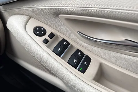 HN66USY BMW 5 Series 2.0 520d Luxury Touring Auto Euro 6 (s/s) 5dr Thumbnail #38