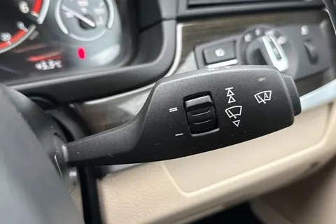 HN66USY BMW 5 Series 2.0 520d Luxury Touring Auto Euro 6 (s/s) 5dr Thumbnail #43