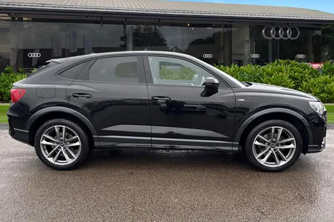DC23FTZ Audi Q3 Black Edition 35 TFSI 150 PS S tronic Thumbnail #4