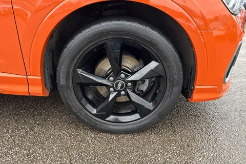KY19OJV Audi Q3 2.0 TDI 35 S line quattro Euro 6 (s/s) 5dr Thumbnail #13