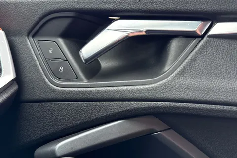 KY19OJV Audi Q3 2.0 TDI 35 S line quattro Euro 6 (s/s) 5dr Thumbnail #22