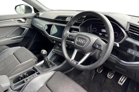 PX69YFM Audi Q3 2.0 TDI 35 S line quattro Euro 6 (s/s) 5dr Thumbnail #15