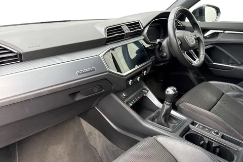 PX69YFM Audi Q3 2.0 TDI 35 S line quattro Euro 6 (s/s) 5dr Thumbnail #16