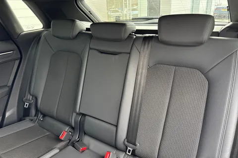 PX69YFM Audi Q3 2.0 TDI 35 S line quattro Euro 6 (s/s) 5dr Thumbnail #20