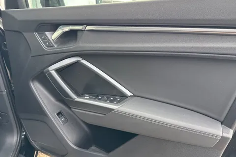 PX69YFM Audi Q3 2.0 TDI 35 S line quattro Euro 6 (s/s) 5dr Thumbnail #22