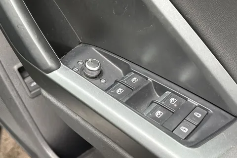 PX69YFM Audi Q3 2.0 TDI 35 S line quattro Euro 6 (s/s) 5dr Thumbnail #42