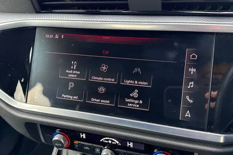 PX69YFM Audi Q3 2.0 TDI 35 S line quattro Euro 6 (s/s) 5dr Thumbnail #53