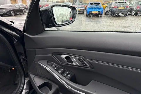 YG70VWA BMW 3 Series 2.0 320i M Sport Auto Euro 6 (s/s) 4dr Thumbnail #22